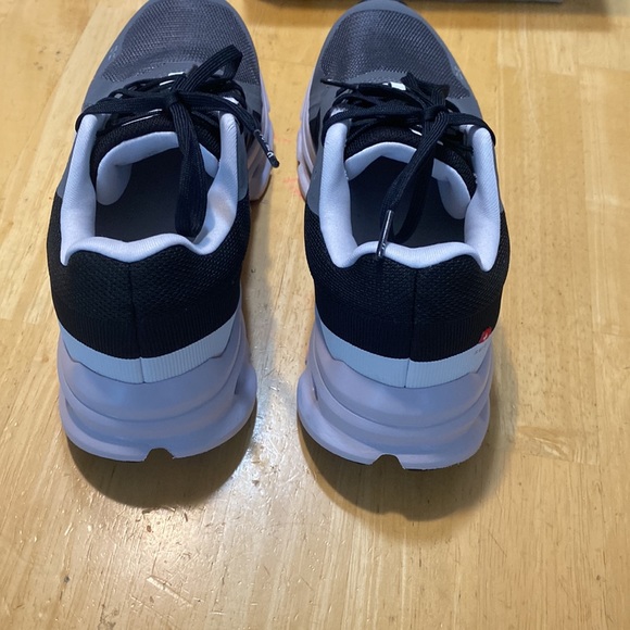 On running cloud runner sneaker - Picture 5 of 7